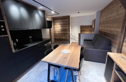 Rochesson House | Rental of 12 gîtes and 1 chalet that can accommodate 2 to 10 people.