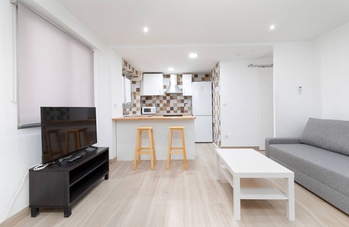 El Cabanyal Apartment | Rental unit in València · ★4.45 · 3 bedrooms · 4 beds · 1 bath