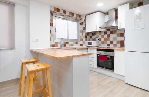 El Cabanyal Apartment | Rental unit in València · ★4.45 · 3 bedrooms · 4 beds · 1 bath