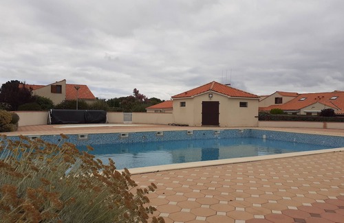 Brem Sur Mer House | Rental with heated swimming pool 800m from the sea
