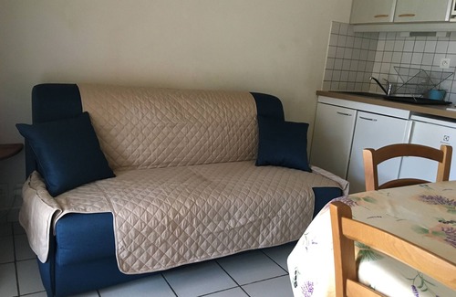 Mouries Apartment | Rental with swimming pool, near Baux de Provence, in the Alpilles natural park