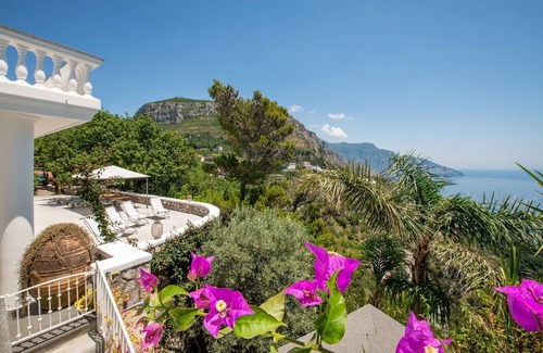 San Pietro Villa | Rentals in Italy - Villa Lamaro with large terrace, pool, garden and sea view