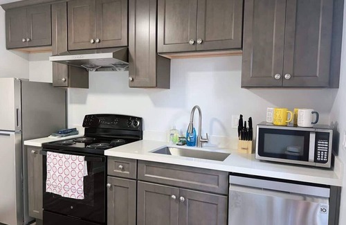 Renton Apartment | Renton lovely 2-bedroom apartment free parking