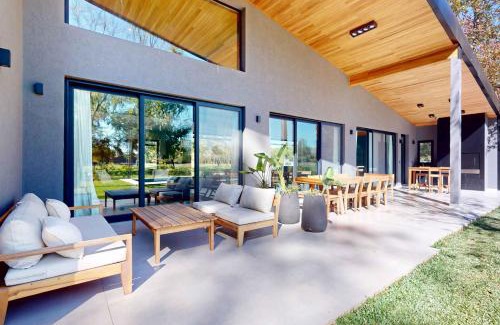 Pilar House | RentUp - Diseño exclusivo espacios unicos Tessalia Casa Polo