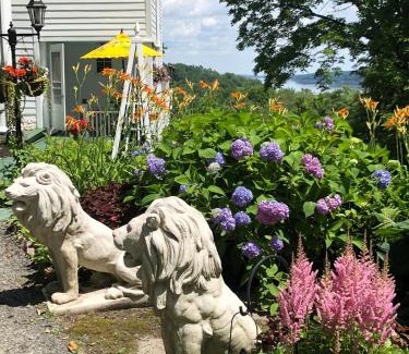 Saugerties South Bed & Breakfast | Renwick Clifton House B&B
