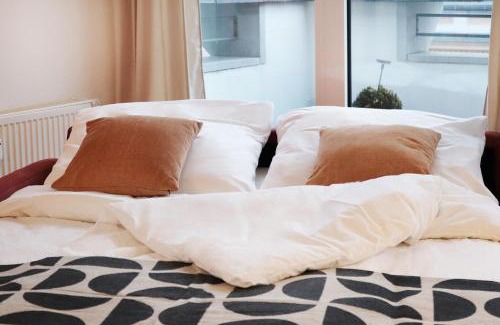 Strausberg Apartment | reoh I Maisonette am See I Malerischer Ausblick I Beamer I Berlin in 30min