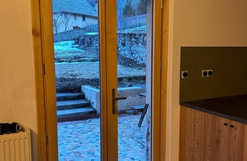 Monetier-les-Bains Ski Chalet | REOPENING AFTER RENOVATION Chalet sleeps 8, large garden. Serre chevalier