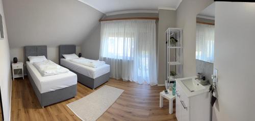 Kelberg House | Repeat Racing Rooms