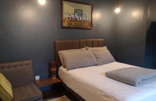 Sungai Pelek Bed & Breakfast | REQUELstore