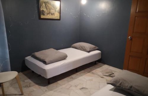 Sungai Pelek Bed & Breakfast | REQUELstore
