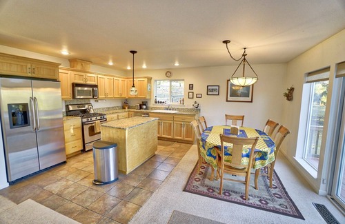 Foresta House | Reservation Never Needed! Private Home with Stunning Half Dome & El Cap Views!
