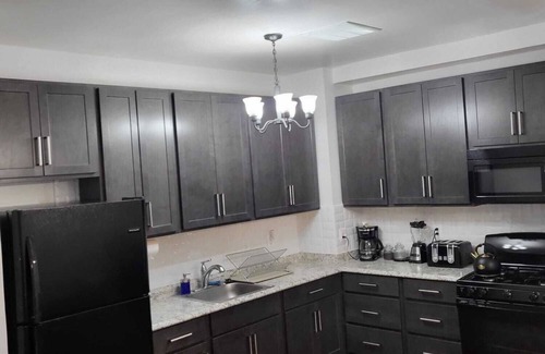Downtown Baltimore House | Reservoir Hill Mansion - Charming 4-bedroom house w/3 full bathrooms