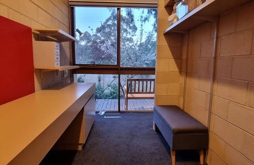 Strathdale House | Reservoir's Edge - Spacious Architectural Delight
