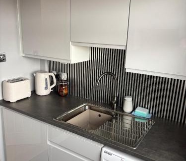 Edgbaston Apartment | Reservoir Suite - Modern Private Apartment with King Bed