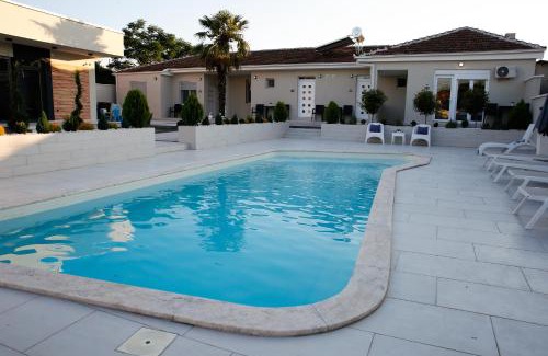 Stojakovo Apartment | Reshkov Pool Apartments
