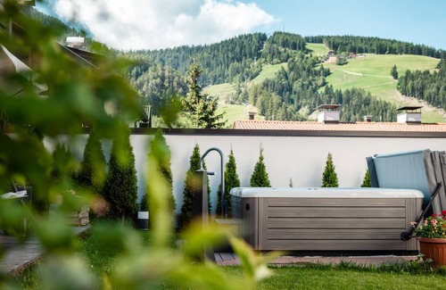 Mareo Apartment | Residence Corn - Standard Apartment 12 with Mountain View, Jacuzzi, Wi-Fi & Balcony