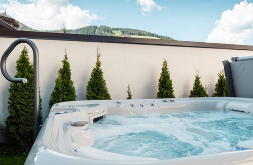 Mareo Apartment | Residence Corn - Standard Apartment 12 with Mountain View, Jacuzzi, Wi-Fi & Balcony