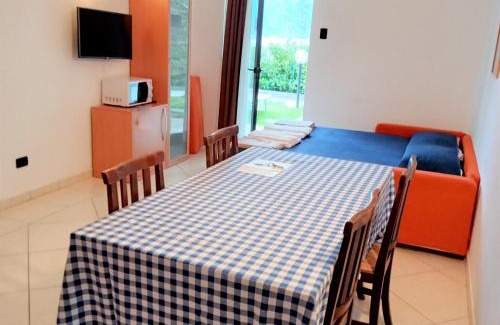 Gargnano Apartment | Residence Borgo Dei Limoni - Appartamenti con Garage