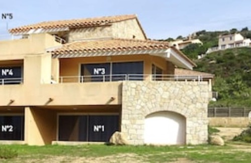 Tizzano Apartment | RESIDENCE FIORAVANTI 2 Apartments 2/4 pers. Garden level FEET IN THE WATER