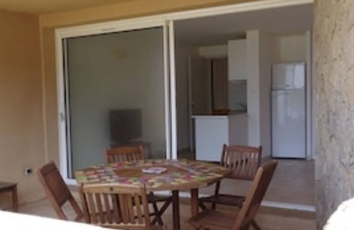 Tizzano Apartment | RESIDENCE FIORAVANTI 2 Apartments 2/4 pers. Garden level FEET IN THE WATER