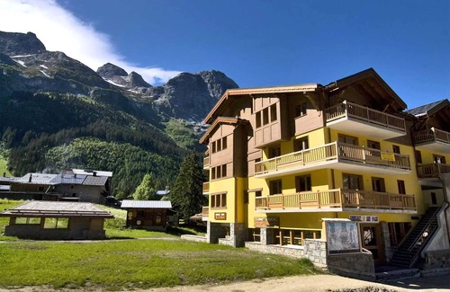 Pralognan-la-Vanoise Apartment | Residence Les Jardins de la Vanoise * - 3 Rooms Coin Montagne 9 People