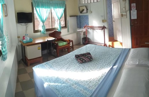 Bang Phra Bed & Breakfast | Residence House