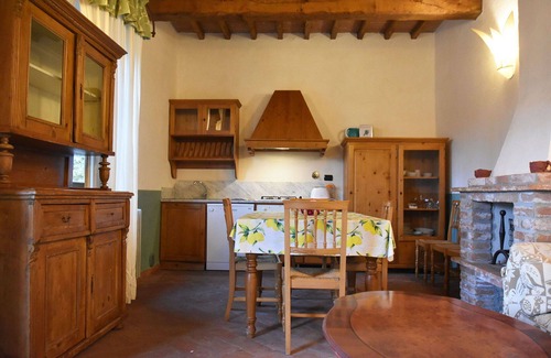 Montaione Apartment | Residence in Montaione with 3 bedrooms sleeps 6