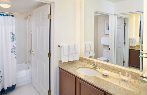 Livonia Hotel | Residence Inn Detroit Livonia