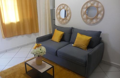 Dzaoudzi Apartment | Residence jaune