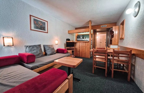 Arc-1800 Apartment | Residence Lauzieres - Studio 5 people ski to the feet and close to shops in the village of Charvet in Arc 1800