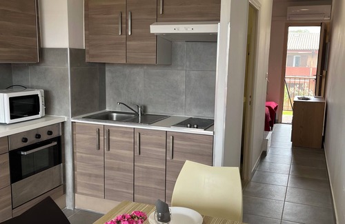 Residences du Golfe de Lava Apartment | Residence lava plage. Facing the sea