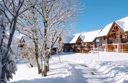 Besse-et-Saint-Anastaise Apartment | Residence Le Bois De La Reine* - Studio 4/6 People