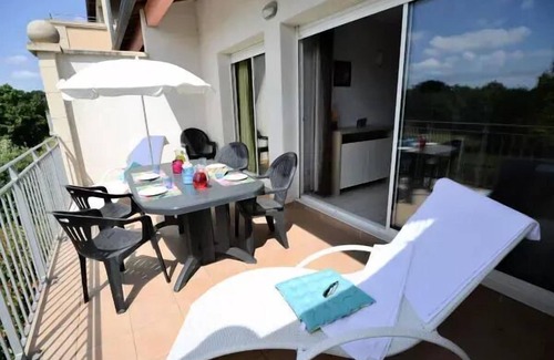 Azille Apartment | Residence Le Château de Jouarres * - 3 room apartment for 5 people