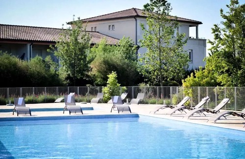 Azille Apartment | Residence Le Château de Jouarres * - 3 room apartment for 5 people