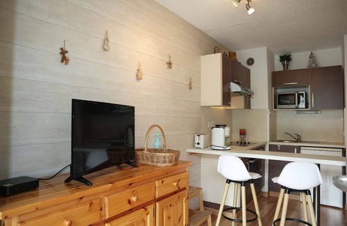 Les Orres Apartment | Résidence Le Sunny Snow a stone's throw from the resort center