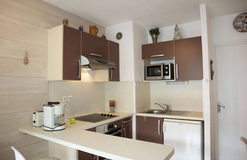 Les Orres Apartment | Résidence Le Sunny Snow a stone's throw from the resort center