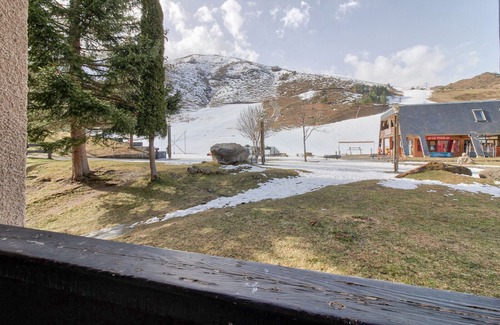 Genos Apartment | Residence Les Gourgs Blancs - 80m from the slopes