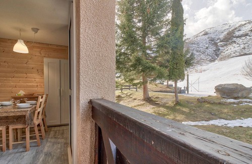 Genos Apartment | Residence Les Gourgs Blancs - 80m from the slopes