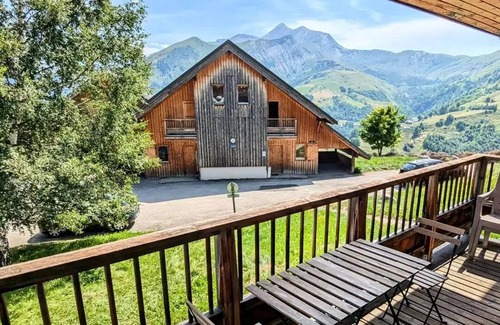 Saint-Jean-d'Arves Apartment | Residence Les Marmotes - Apartment in wooden chalet near the slopes and ski school