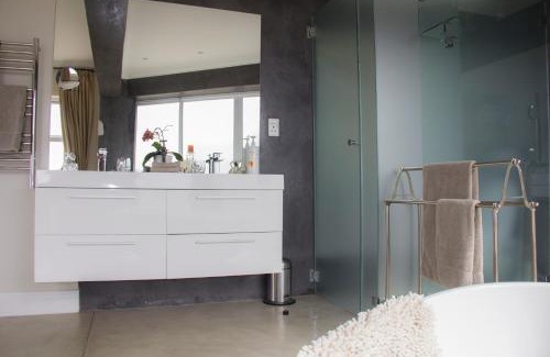 Froggy Farm House | Residence William French