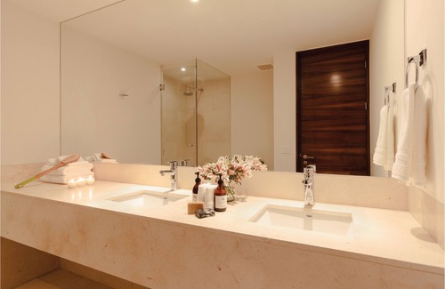 Granada Apartment | Residencial Miyana By The Local Way