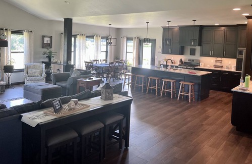 Winneconne House | Residential Home 15 miles from EAA for Executive, Business or Family Rental