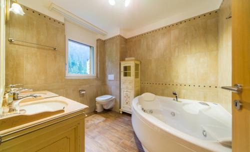 Leukerbad Apartment | Residenz Ambassador B13 mit Wellness-Fitness