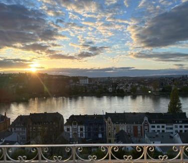 Pfaffendorf Apartment | -RESIDENZ JOSEPHINE- Atemberaubender RheinBlick bis zum Deutschen Eck