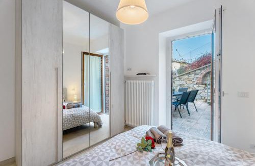 Comero House | Residenza Jasmine Grey Apartment