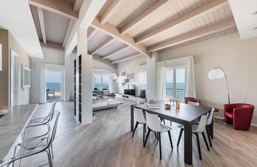 Desenzano del Garda Apartment | Residenza Miralago Penthouse by Wonderful Italy