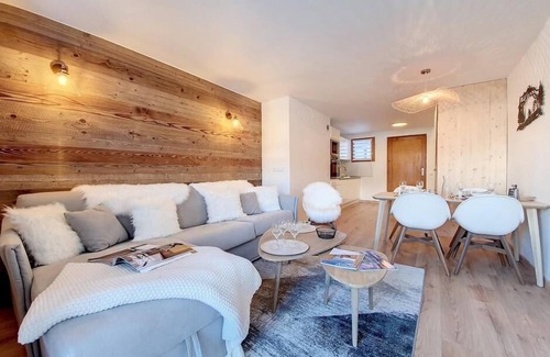 Saint-Martin-de-Belleville Apartment | Resort center, 5th floor, view mountain, balcony, tv, ski locker, 46m², Saint Martin de Belleville
