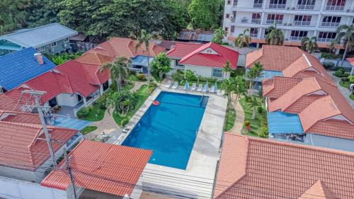 Pratumnak Hill Villa | Resort 3-2BR Huge Pool, BBQ, 300m-Beach, 8 mins to Walking Street