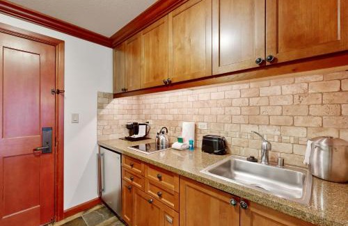 Olympic Valley Apartment | Resort at Squaw Creek's 521 & 523