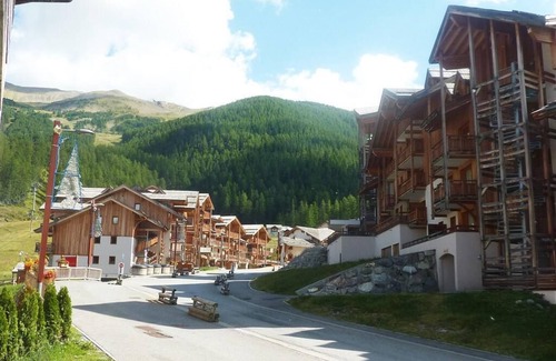 Les Orres Apartment | Resort center, 1st floor, fitness, swimming pool, sauna, balcony, tv, ski locker, 50m², Les Orres